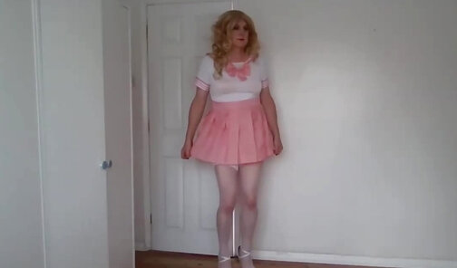 Cute white and pink outfit with fishnets