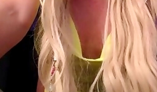 Fascinating Voluptous SheBabe CandyShe Live Webcam sex Show