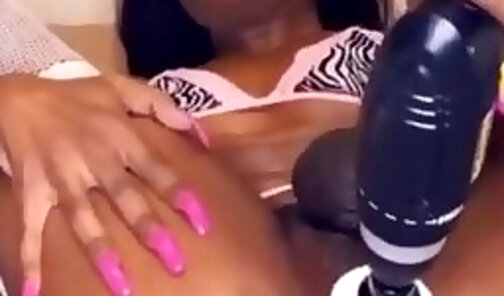 ebony tranny anal squirt with drilling machine
